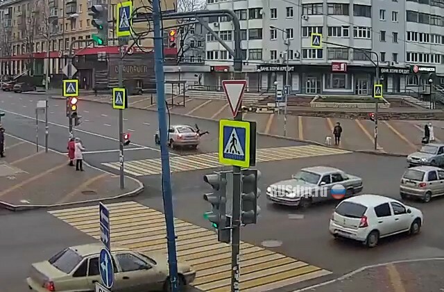 В Липецке автомобилист сбил девушку и увез её