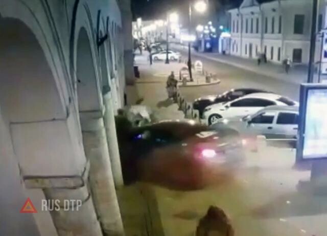 В Петербурге пьяный таксист сбил пешеходов. ВИДЕО