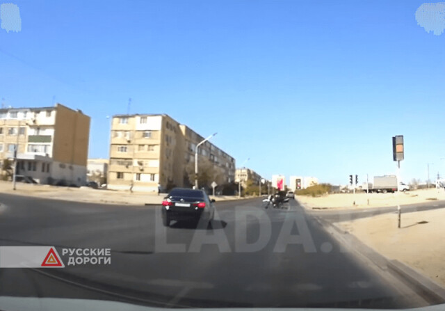 Автомобиль и мотоцикл не поделили перекресток в Актау