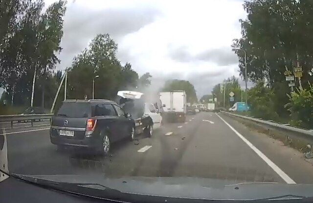 ДТП в Санкт-Петербурге: пожилому водителю стало плохо за рулем