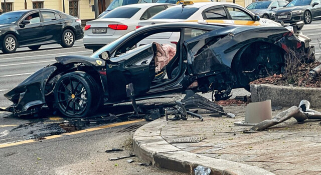 Рэпер Navai разбился на Ferrari в центре Москвы. Видео с камер 