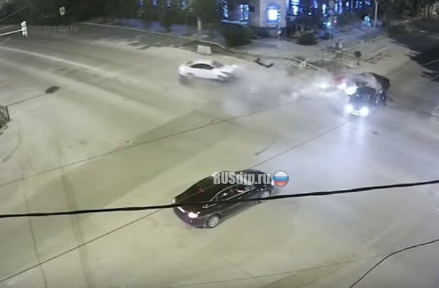 В Астрахани столкнулись три автомобиля