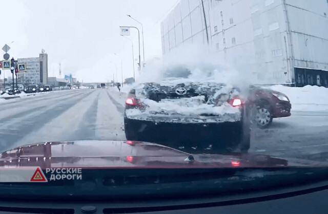 Toyota Camry подбила нарушителя на Софийской улице в Санкт-Петербурге