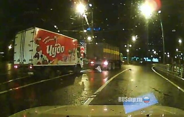 Два грузовика 