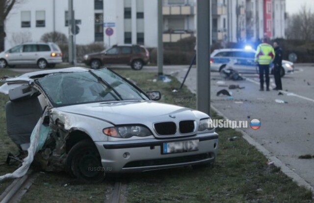 BMW разорвало на части. Погиб молодой человек 