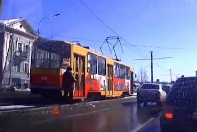 Трамвай удрал от водителя в Барнауле