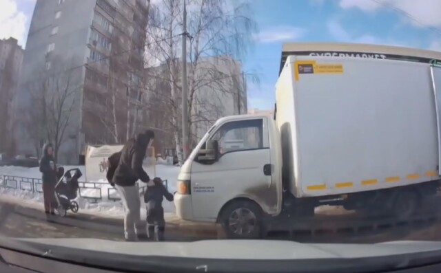 Антиотец года: в Зеленограде мужчина бросил малолетнего сына лицом в сугроб 