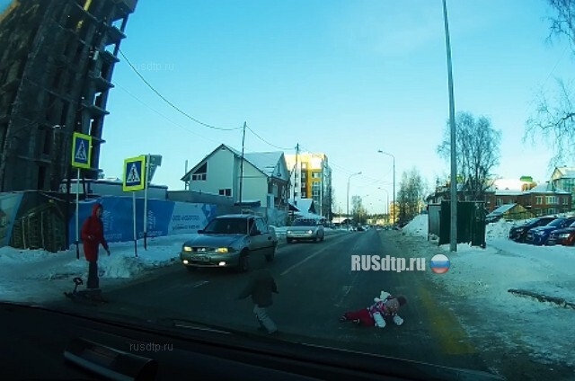 Рассыпались по дороге 