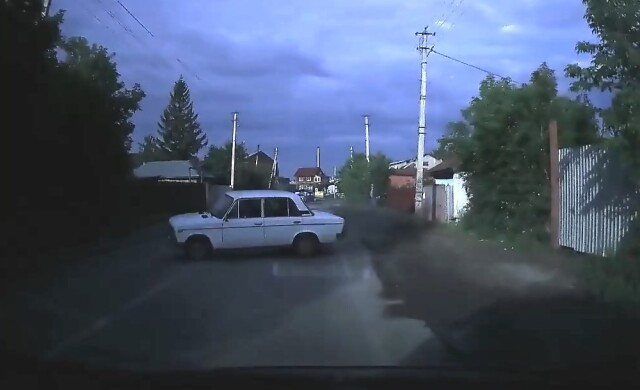 В Новосибирской области 23-летний угонщик попал в ДТП, пытаясь скрыться от полиции
