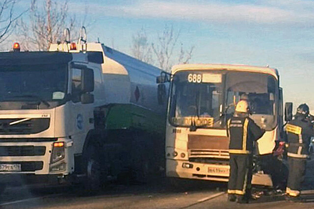 В Ленобласти водитель автобуса совершил смертельное ДТП, объезжая горящий бензовоз 