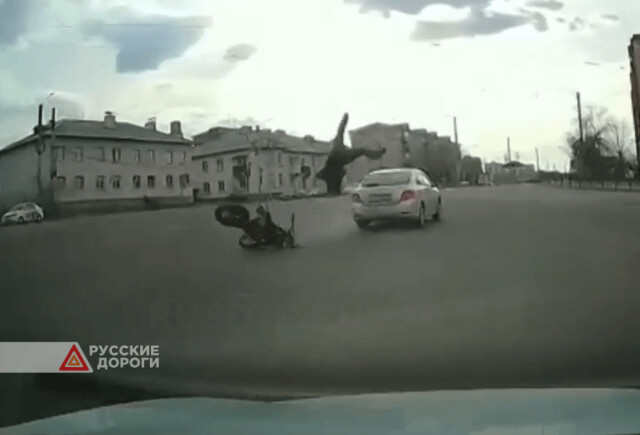 В Улан-Удэ мотоциклист получил перелом бедра в результате аварии на перекрестке