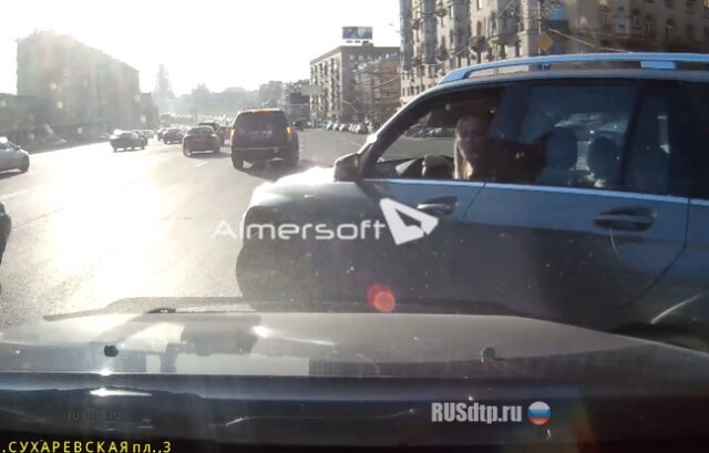 Блондинка за рулем 