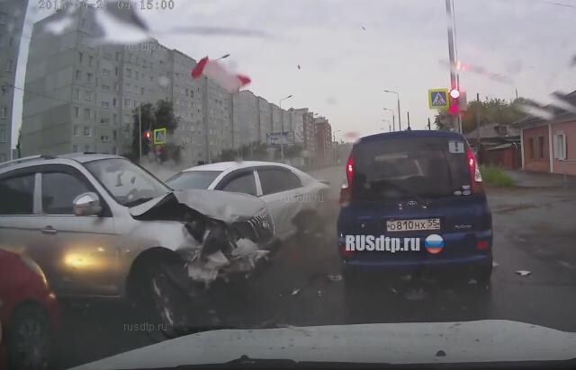 Масштабное ДТП в Омске зафиксировал видеорегистратор