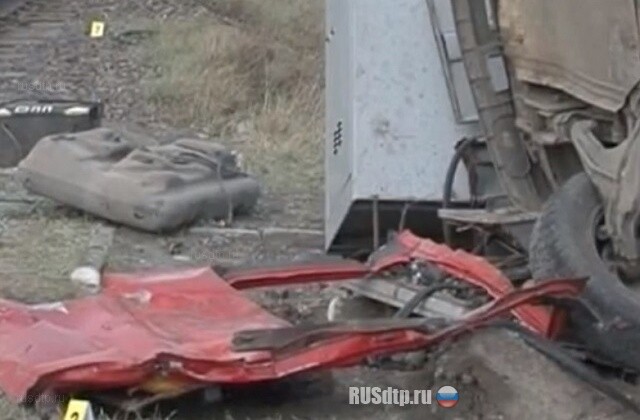 В Павлодарской области столкнулись микроавтобус и тепловоз 