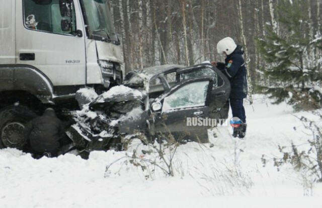Автомобиль столкнулся с автовозом на трассе М-5 в Челябинской области 