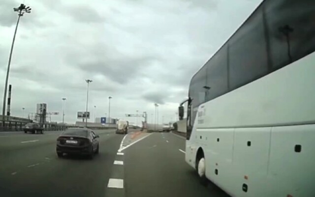 «Оба поворачивали направо»: кто был бы виноват в ДТП в Петербурге? 
