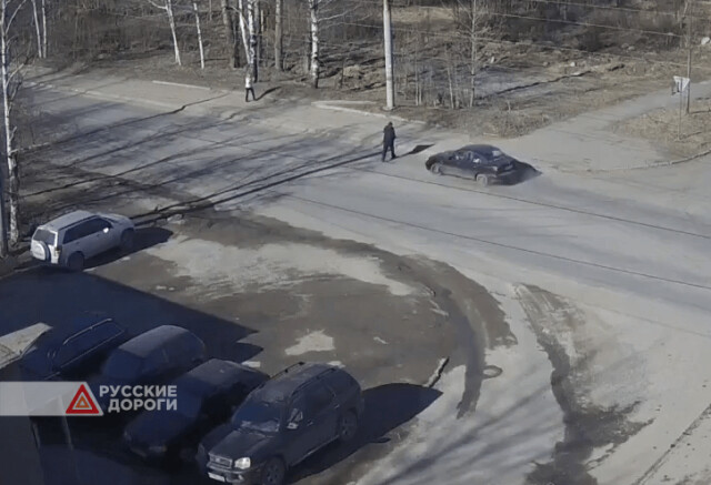 В Петрозаводске пенсионер попал под колеса автомобиля