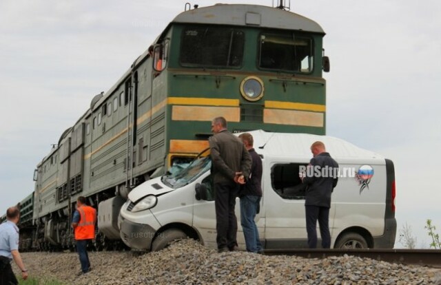 Автомобиль столкнулся с поездом на Кубани 