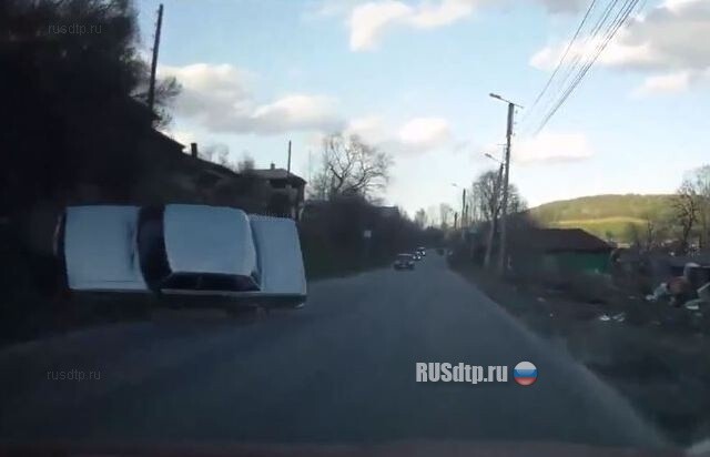 Баржу перевернул 