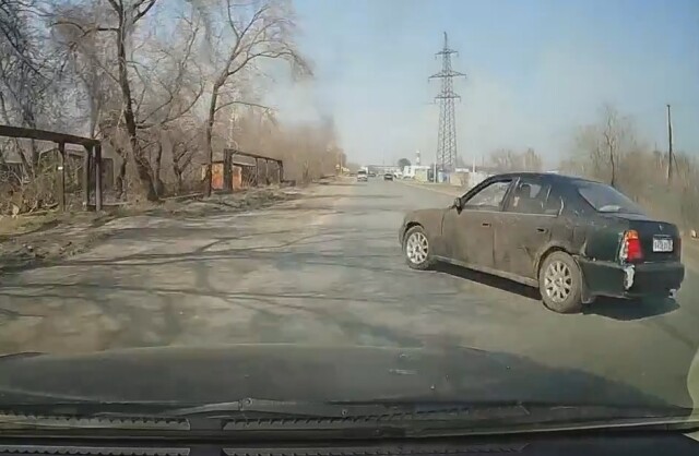 В Омске водитель пытался обогнать несколько автомобилей и попал в ДТП