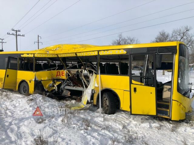 На Ставрополье школьный автобус столкнулся с поездом 