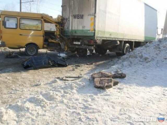 В Челябинске маршрутная «Газель» догнала грузовик 