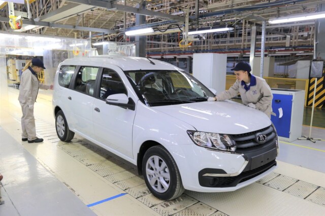АвтоВАЗ возобновил производство автомобилей Lada Largus — названы цены 
