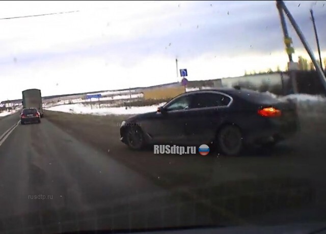 BMW выезжает 