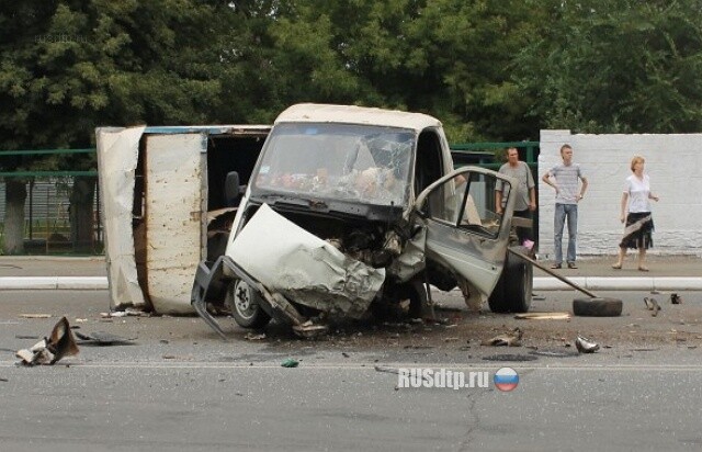 Авария на проспекте Братьев Коростелевых 
