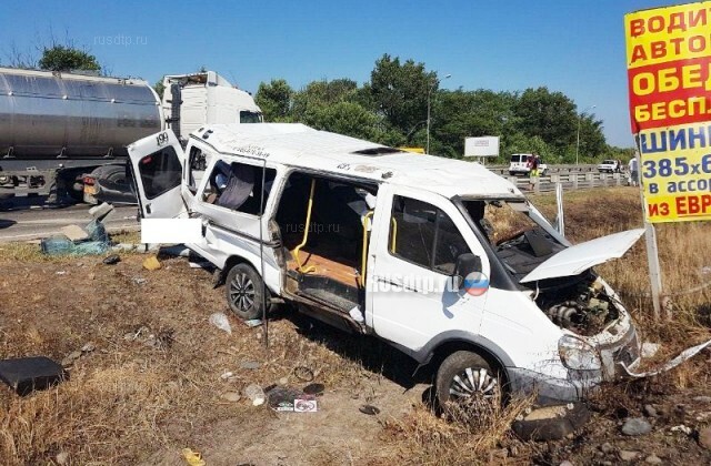 На Ставрополье при столкновении «маршрутки» и грузовика один человек погиб и 9 пострадали 