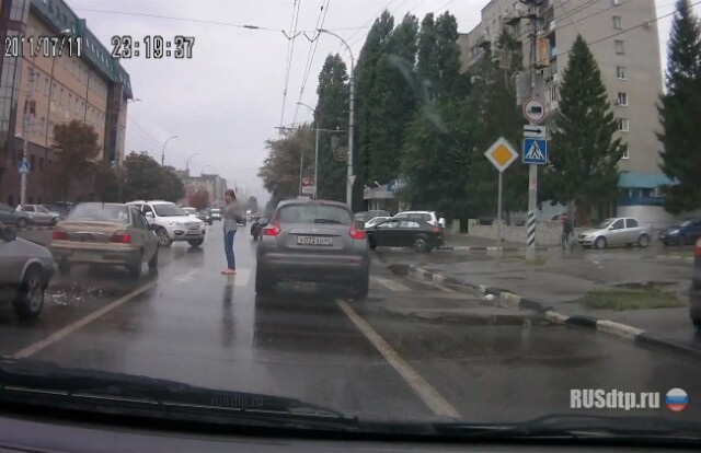 Переход + пешеход + скользкая дорога + дистанция = ДТП 