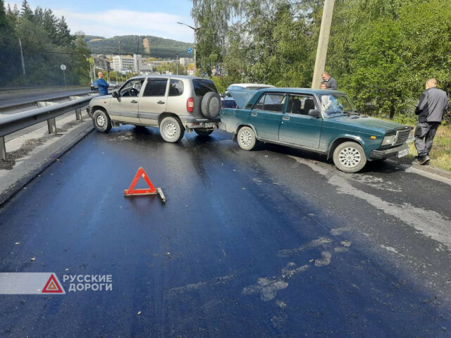 Около 20 автомобилей столкнулись в Златоусте 