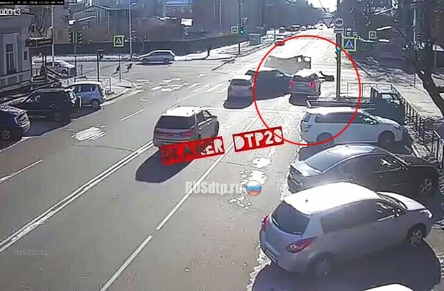 В Благовещенске в момент ДТП из УАЗа на дорогу выпал водитель