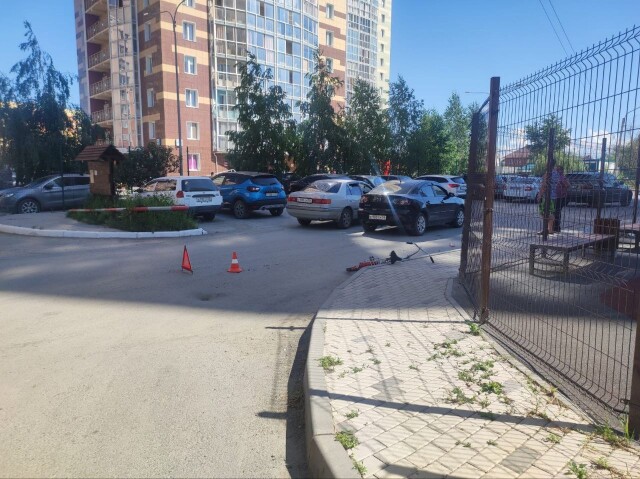 В Новосибирске женщина на «Мазде» сбила девочку на велосипеде 