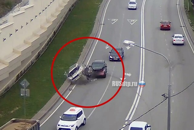 «Порше» вынесло на встречную полосу в Сочи. Видео 