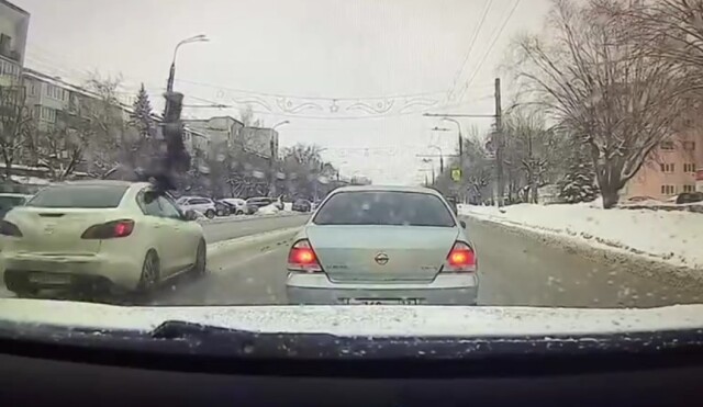 Авария во Владимире. Пешеход пытался перебежать дорогу и попал под машину 