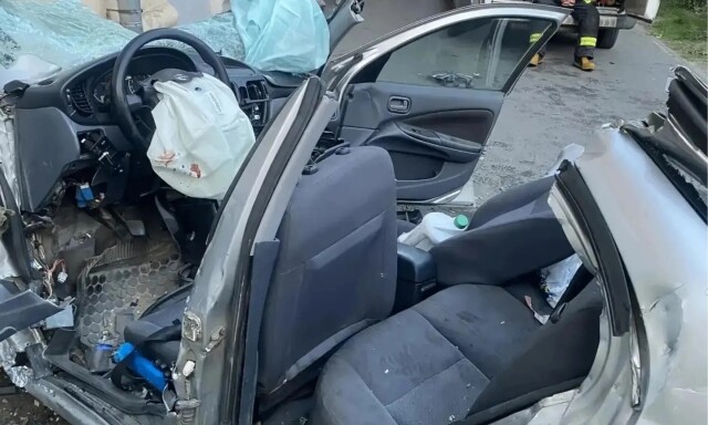 В Северодвинске автомобиль врезался в жилой дом: водитель погиб 