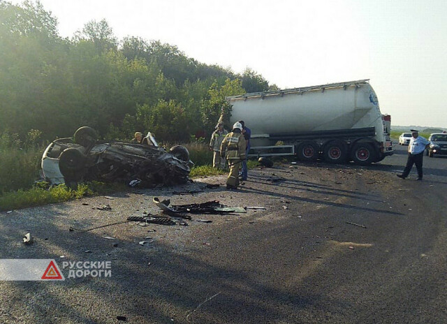 Трое разбились на такси под Воронежем 