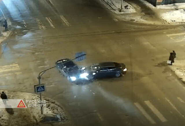 Два автомобиля не поделили перекресток в Тамбове