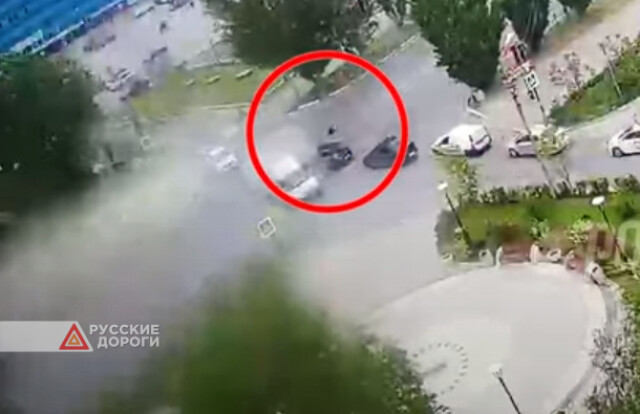 Ребенок выпал из машины в Волжском