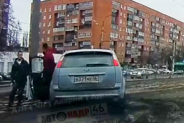 ДТП и драка на дороге в Курске