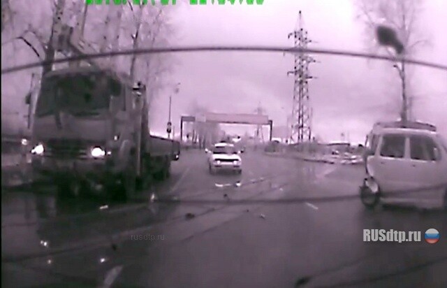 Хабаровский \»боулинг\» на дороге 