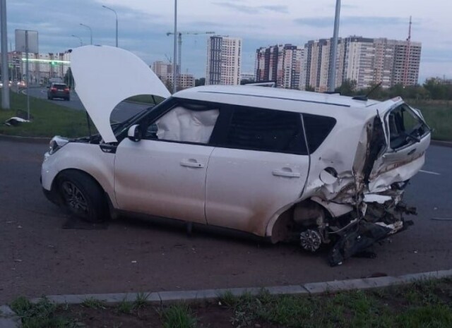 «Женщина выезжала со двора»: трое пострадали в жестком ДТП в Оренбурге 