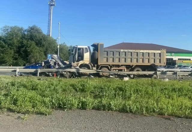 «Не уступил дорогу грузовику»: дед и внук пострадали в ДТП под Оренбургом 