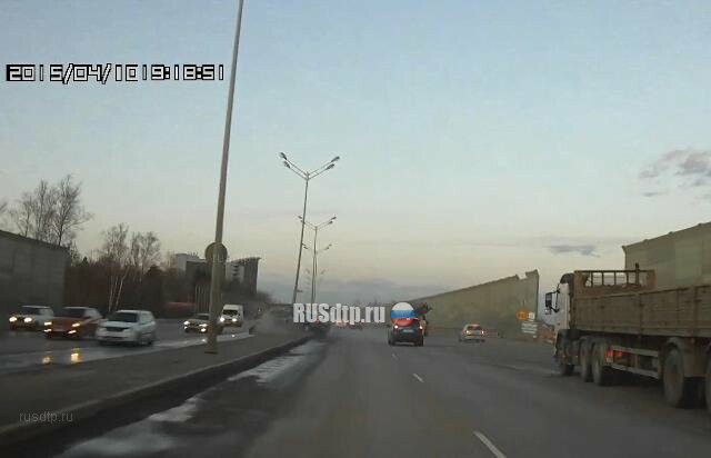 Два автомобиля врезались в столб на Минском шоссе 