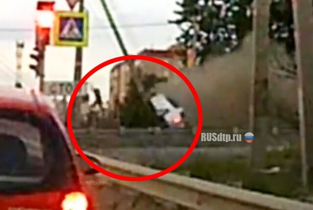 На Колтушском шоссе водителя выбросило через лобовое стекло. ВИДЕО 