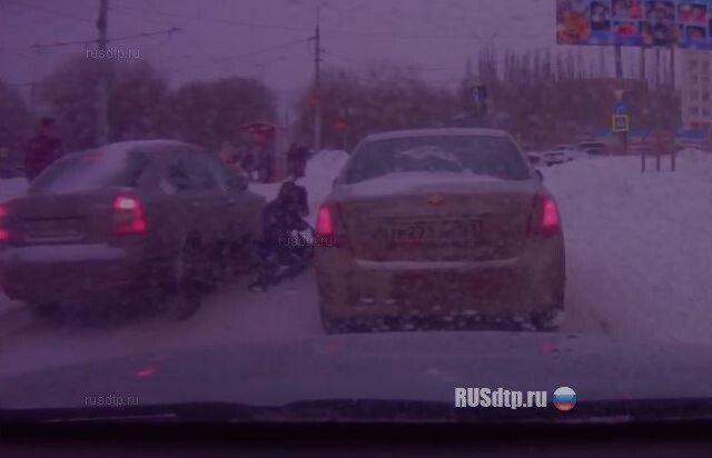 Капюшон и телефон 