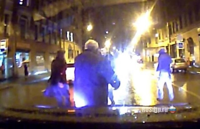 Дед успокоил алконавтов 