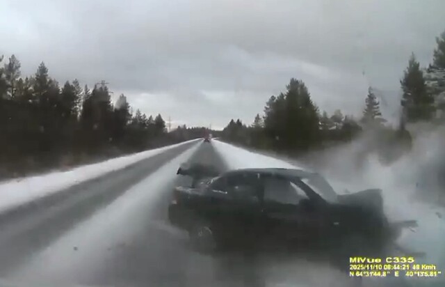 «Не справилась с управлением»: два автомобиля столкнулись на трассе в Архангельской области 