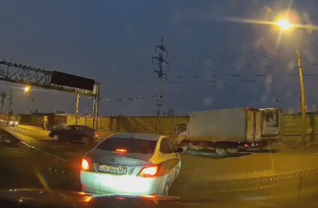 Авария в Санкт-Петербурге: водитель фургона не успел затормозить